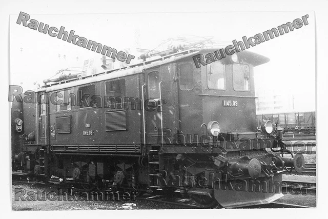 altes Baryt-Foto ÖBB 1145 09 Ort unbek 70er Jahre - ca. 9x14
