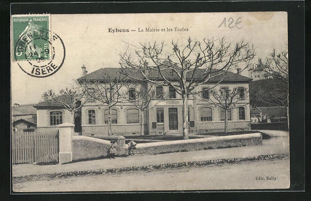 CPA Eybens, La Mairie et les Ecoles