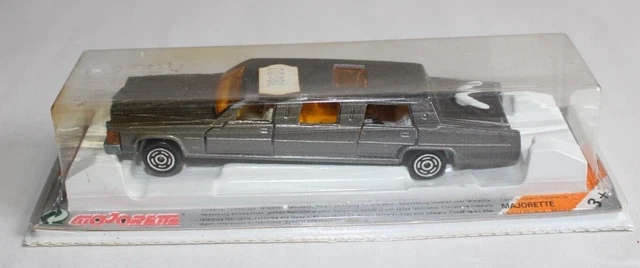 MAJORETTE Cadillac Limousine grise  N° 339 ( Réf B62 )