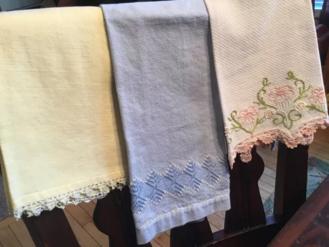 Lot vintage linen tea towels