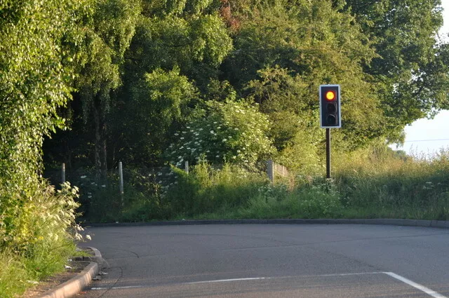 Photo 6x4 Traffic lights at railway bridge Piccadilly/SP2298 The traffic c2009