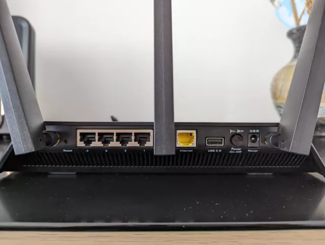 (VENDUTO) Netgear R7000 Router WiFi Nighthawk + Netgear A6210-100PES 2