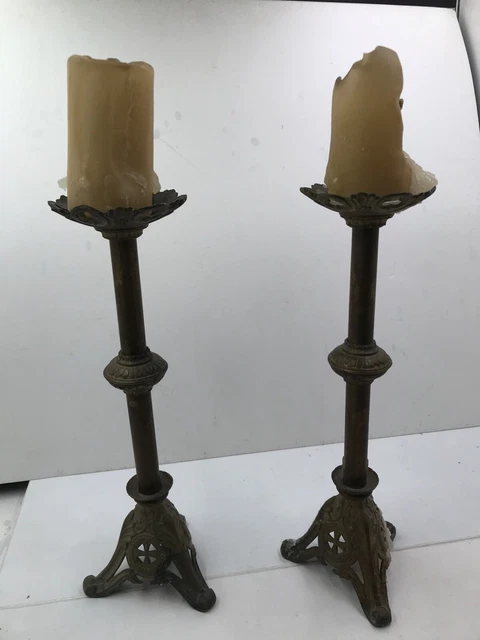 Paire de bougeoirs anciens en laiton
