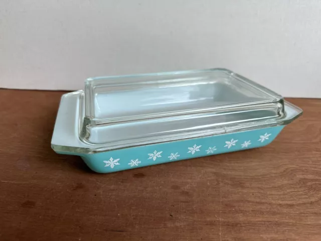 Vintage Pyrex Gaiety Casserole Dish With Lid - Blue /Turquoise - Snowflake