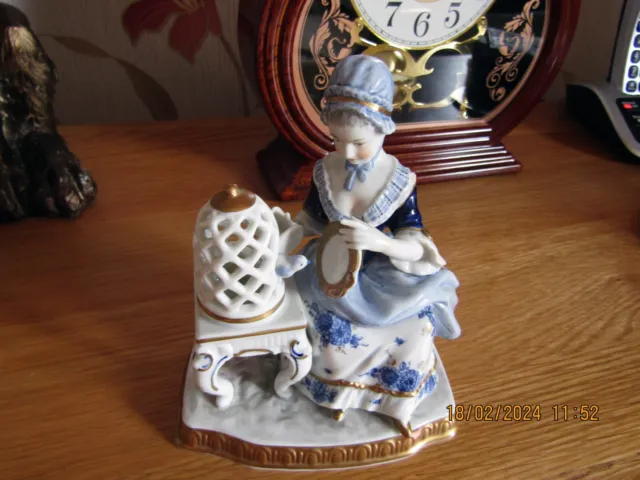 Unterweissbach Vintage Figurine In Porcelain Excellent Condition