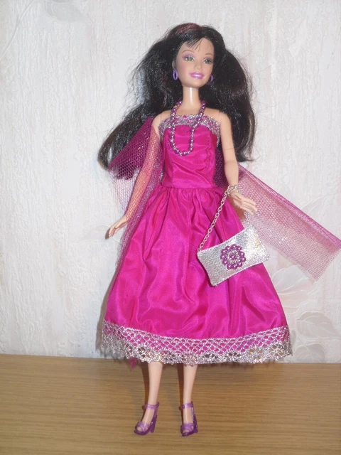 Robe bustier en soie fuchsia et argentée pour poupée Barbie + accessoires