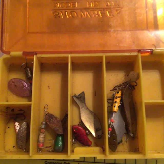 VINTAGE TROUT FISHING Lures, 9 In Total In Tackle Box $3.99