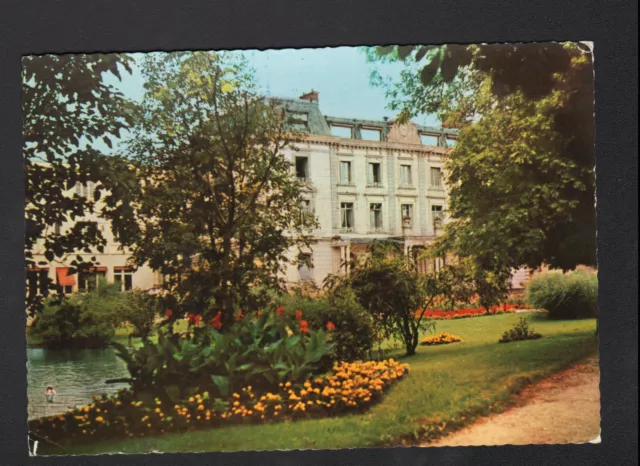 VALENTON (94) CHATEAU des CHARMILLES , LE MILLE PATTES en 1966