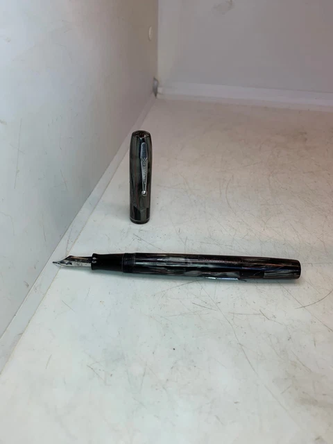 Ancien Stylo Plume à Pompe – Fabrication Française, Non Marqué (Réf. A22)