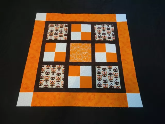 "Búhos/vivero/niño pequeño marrón/naranja/y blanco hecho a mano" (App.38,5" SQ)
