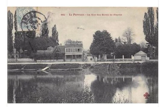 Cpa 94 Le Perreux La Rue Des Bords De Marne