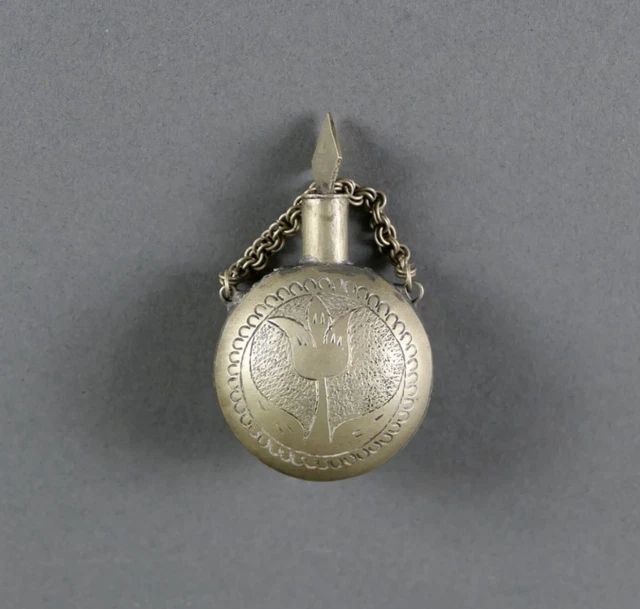 Flacon à Khôl berbère vintage en métal Mauresque, Maroc, Magreb, vintage