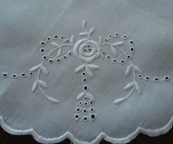 Vintage Heirloom Linen Center Doily Hand Embroidered Eyelet Flower Swags 15"