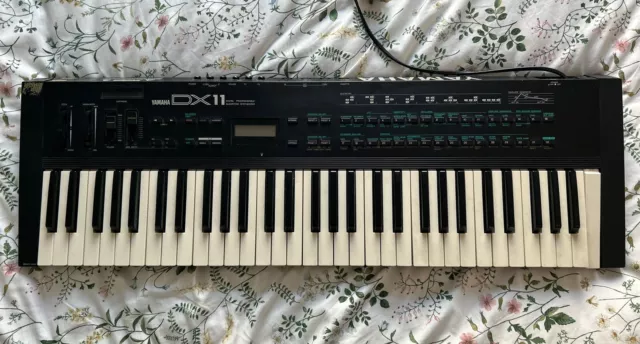 Yamaha DX11 - FM Synthesizer