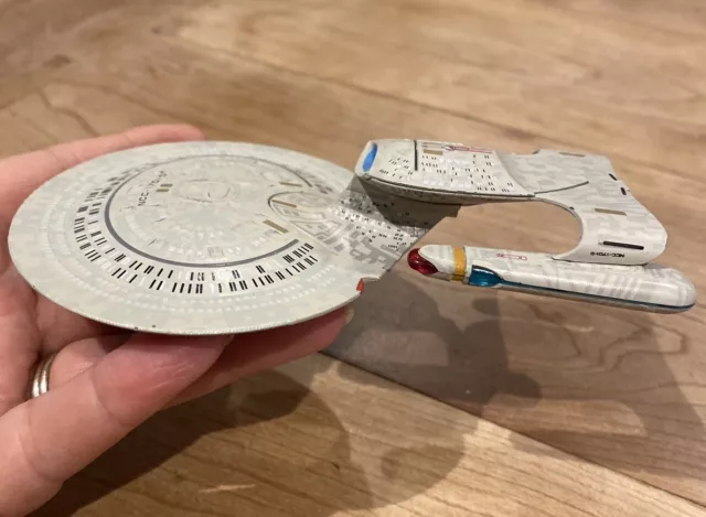 🆕 Eaglemoss Star Trek Starships - USS ENTERPRISE NCC-1701-D - NEW 🆕 Eaglemoss Star Trek Starships - USS ENTERPRISE NCC-1701-D - NEW