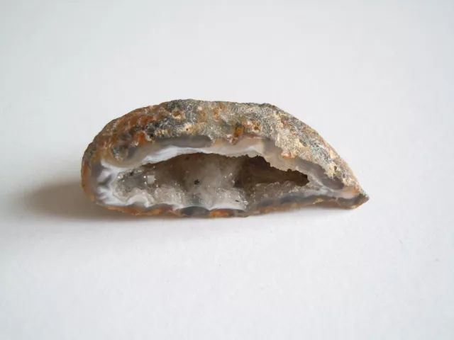 Kleine Achat Geode Geodenhälfte Druse 18,2 g / 4,9 x 2,6 x 1,8 cm