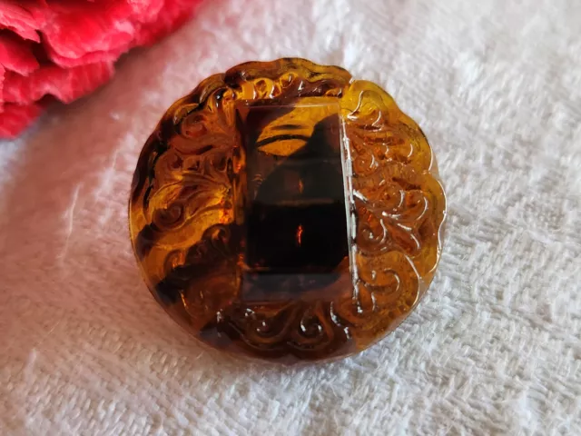 Gros bouton ancien marron en verre écaille relief motif 2,2 cm à pied G10C