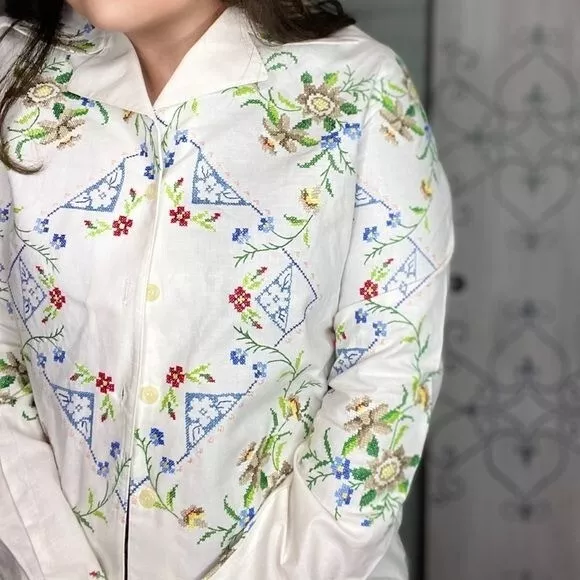 Vintage Needlepoint Cross Stitch Long Sleeve Button Up Top