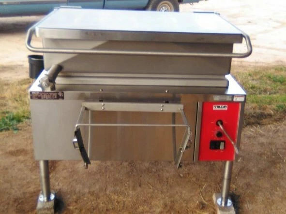 Vulcan VG40 40-Gal Electric Manual-Tilt Skillet Braising Pan