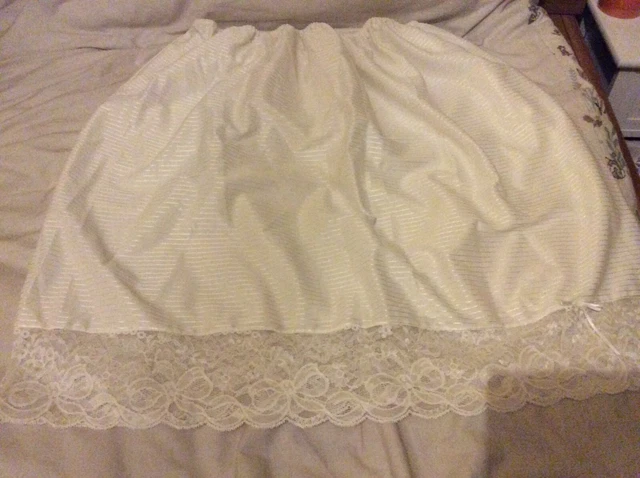 Unbranded  Floral Trim Stripped  Waist Slip Size 24-26
