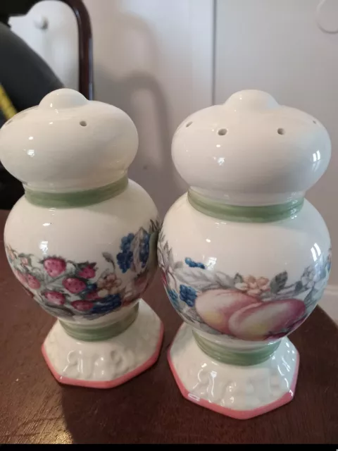 Reduced Cozy Cottage Vintage 1980's Salt & Pepper Shakers Avon Country Harvest