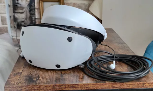 Casque de réalité virtuelle SONY PlayStation VR2 + Station de recharge manettes