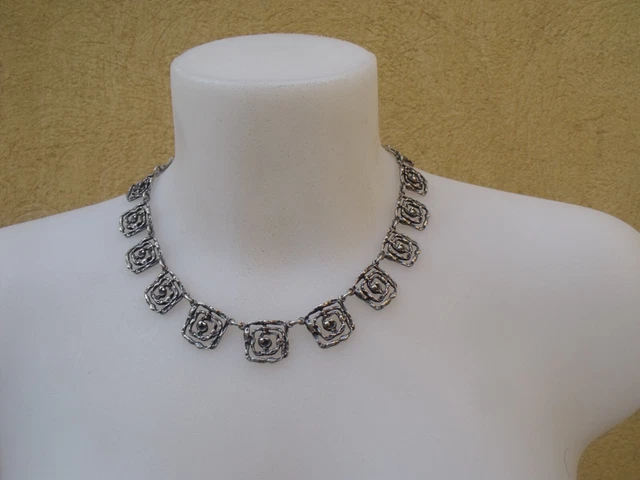 Collier Vintage Années 1970 En étain Martelé - Pierre Résine Verte, Créateur, Occasion