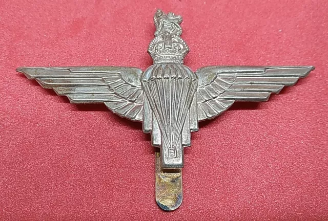 Kings Crown Parachute Regiment Cap Badge Armed Forces Military Collectable