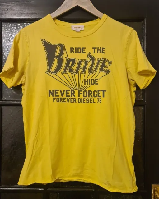 Diesel Ride the Brave Never Forget Yellow Graphic Mens T-Shirt Size Medium Vtg