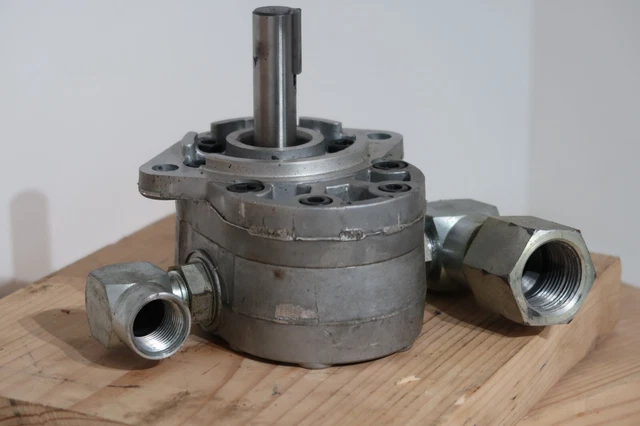 JOHN DEERE MODEL 30 Tiller Hydraulic Oil Pump 316 318 322 332 420 430 ...