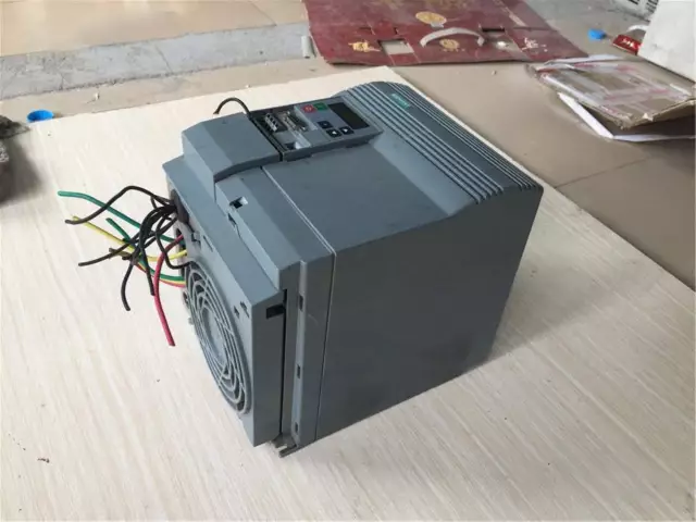 Un inverter Siemens usato Eco 6SE9521-3DC40 5,5 KW 380 V