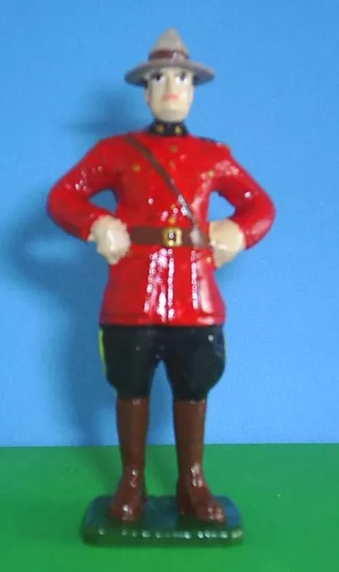 TOY SOLDIERS  ROYAL CANADIAN MOUNTED POLICE OFFICER RCMP 54 mm