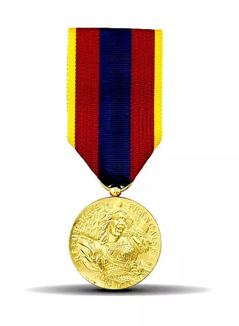 DÉFENSE NATIONALE OR- Médaille militaire & ruban & boite & pins (Légion & Armée)