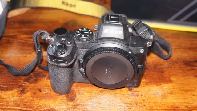 Nikon Z 5 Vollformat-Systemkamera (nur Gehäuse) - gebraucht, top Zustand