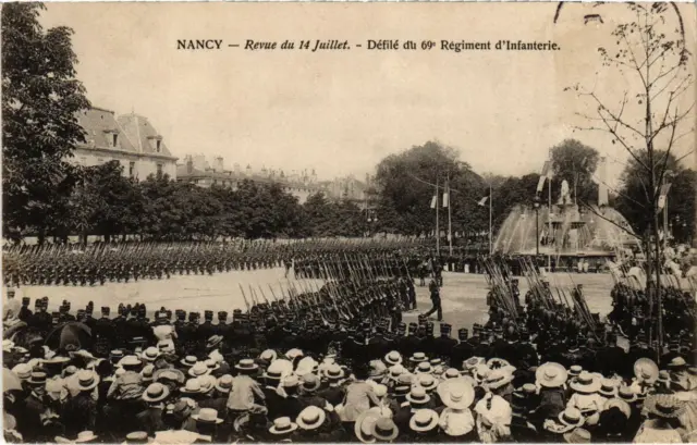 CPA Militaire Nancy - Revue du 14 Juillet - Défilé du 69e (90740)
