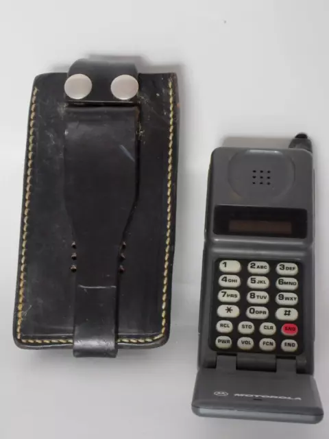 Old Vintage Motorola Flip Phone with Leather Case Model 76722Carsa