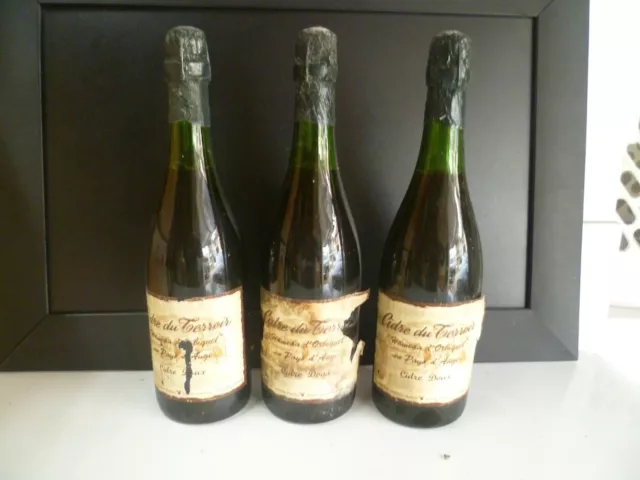 Lot 3 bouteilles de vieux cidres doux du pays d'Auge