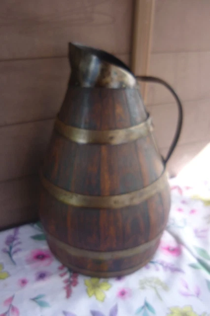 Un cidre de chêne ou un pichet de vin - Bois de chêne et