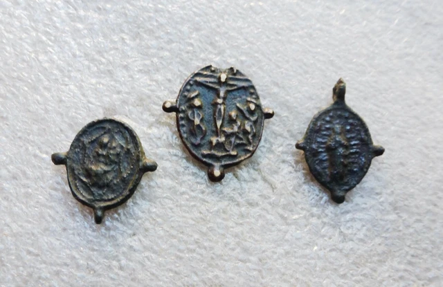 Médaille Religieuse Ancienne IHS – XVIIe-XVIIIe Siècle, Laiton, Bélière Inversée