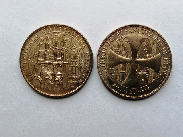 La cathédrale Notre-Dame rouvre ses portes dans un rare symbole d'unité