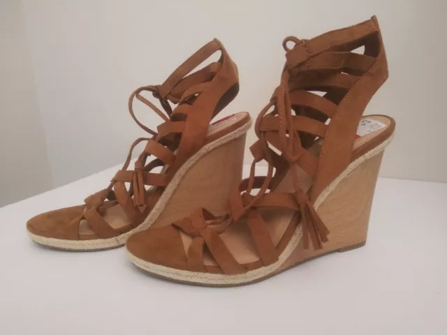 NWT HAYLEI by INDIGO RD  LACE UP with TASSEL WEDGE Honey Color 8.5