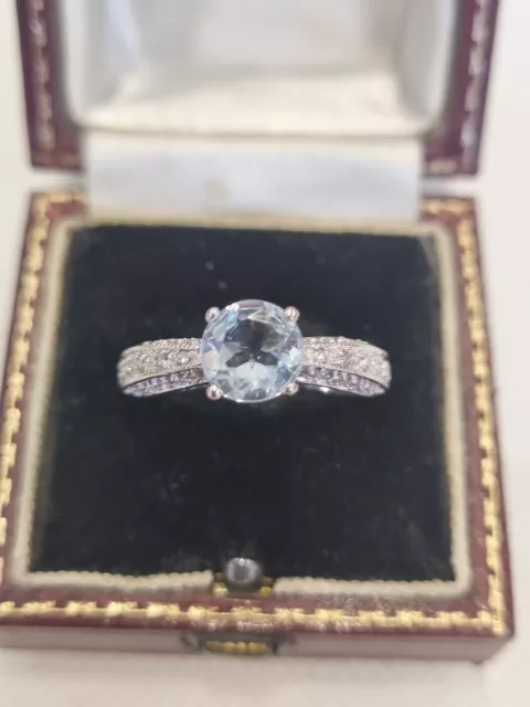 "9ct/375 Aquamarin Solitär mit Diamantakzenten Weißgold Größe ""N"