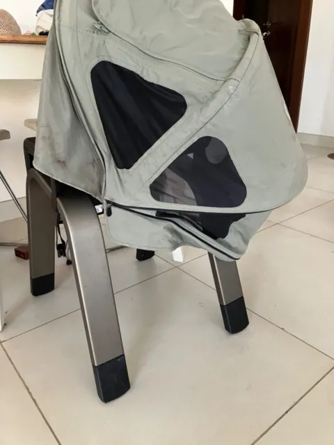 Bugaboo donkey tailored fabric bassinet in black, apron and hood in kaki color