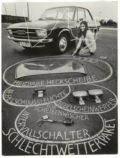 24x18cm Orig altes Archiv Foto 1969 Audi 100 Schlechtwetterpaket  photo