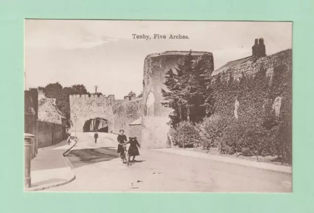 Wales postcard - Tenby - Five Arches - Unp