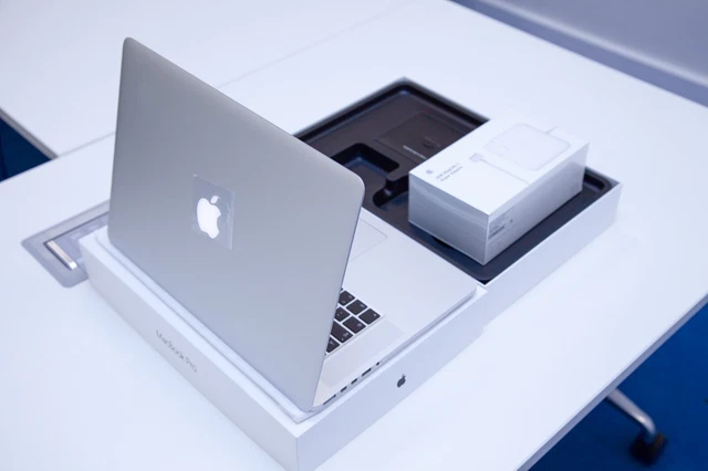 Apple MacBook Pro 15" 2.8GHz 4.0GHz DG 4TB/1TB 2015 New Screen+Casing+Battery+++