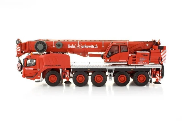 Petit Camion Orange Utilisant Le Chasse-neige Photo stock - Image du oid, montagne: 110387366