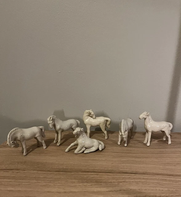 ANCIENNE BOÎTE EN tôle décor CAMARGUE, couple, cheval, taureaux. signée M. SABBO EUR 10,00