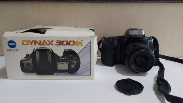 Minolta Dynax 300si 35mm SLR Film Camera w/ 35-70mm Lens.