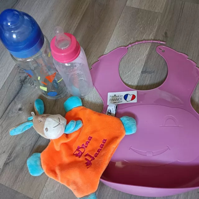 Lot biberon en verre 330 ml + biberon plastique 250 ml + bavoir + doudou